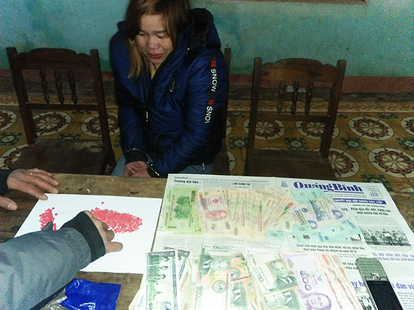 Bắt đối tượng vận chuyển gần 700 viên ma túy tổng hợp từ Lào về Việt Nam tiêu thụ